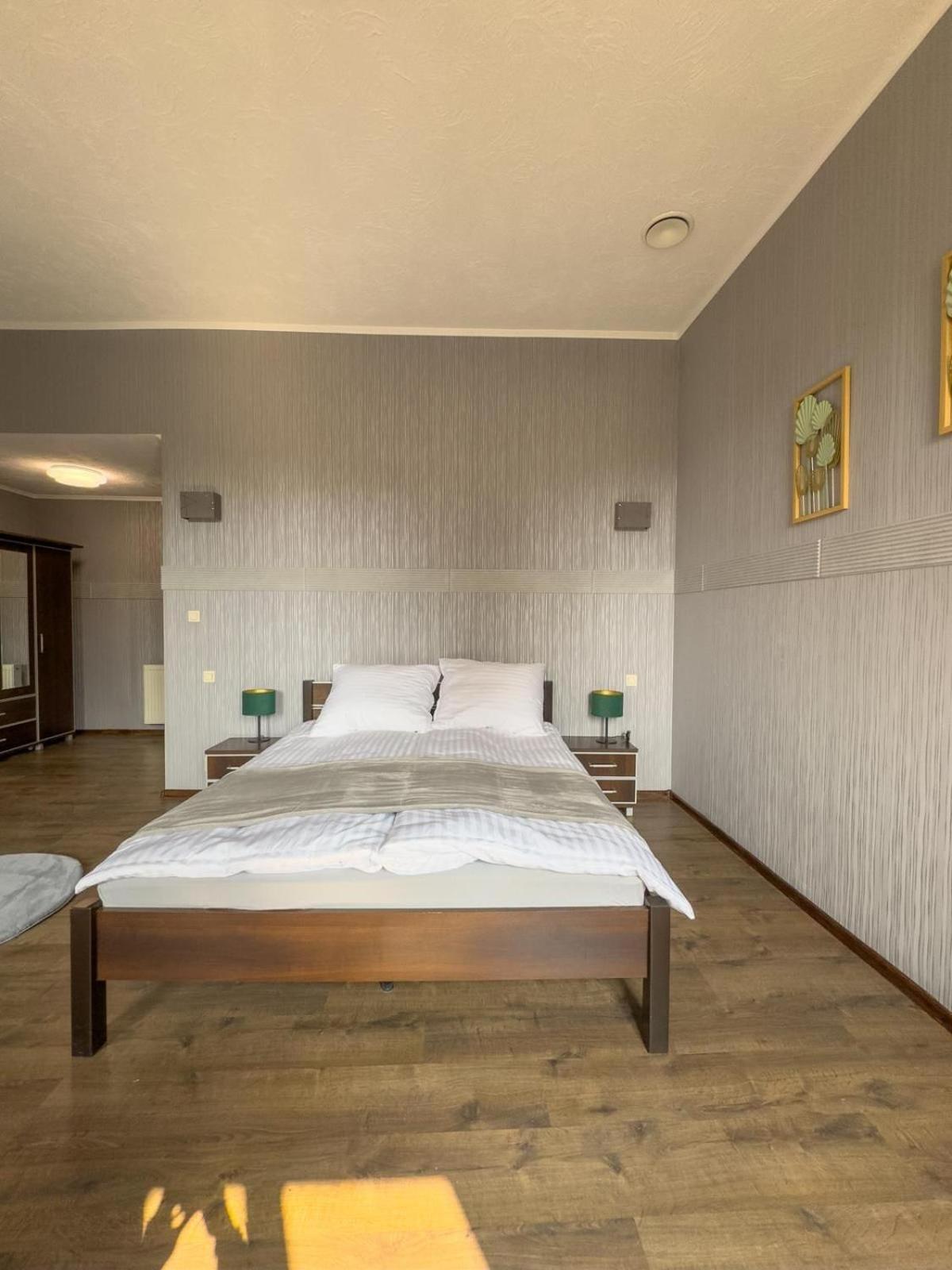 Kamienica Hotel Sulecin Bagian luar foto