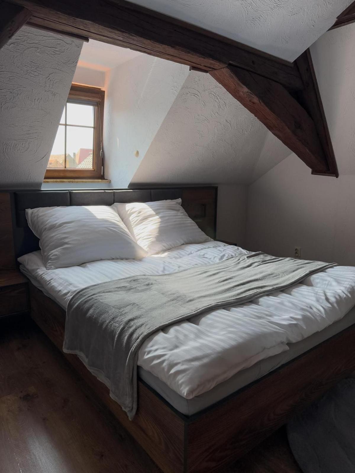 Kamienica Hotel Sulecin Bagian luar foto