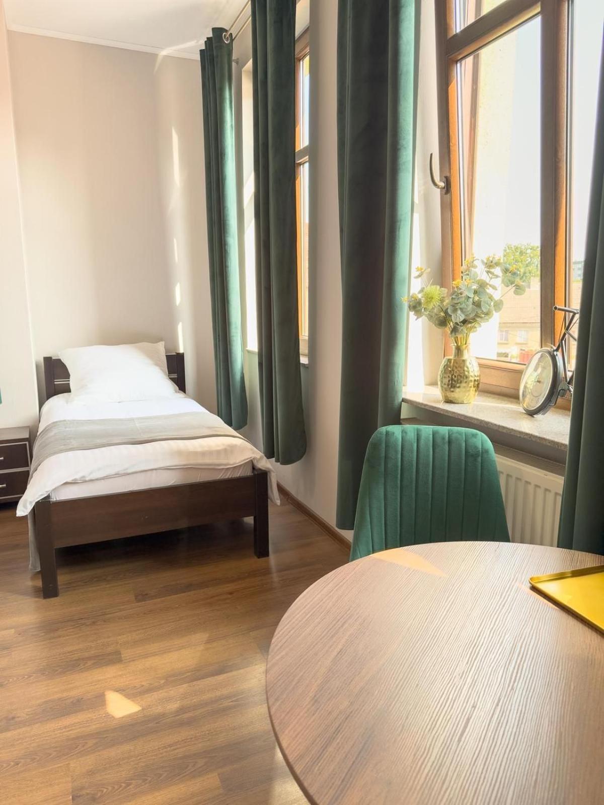 Kamienica Hotel Sulecin Bagian luar foto